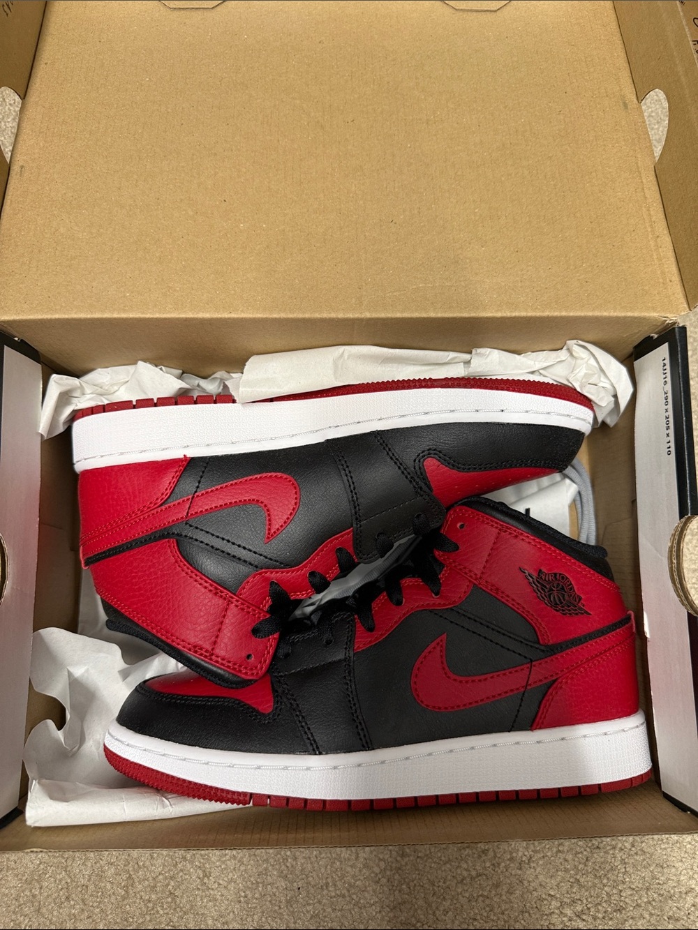 Nike Air Jordan 1 Mid - Black & Red